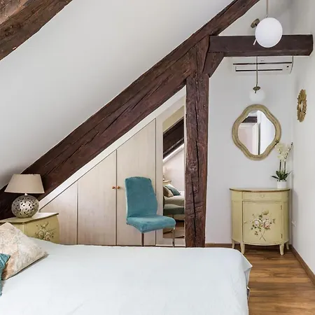 Lägenhet Petrova Attic *