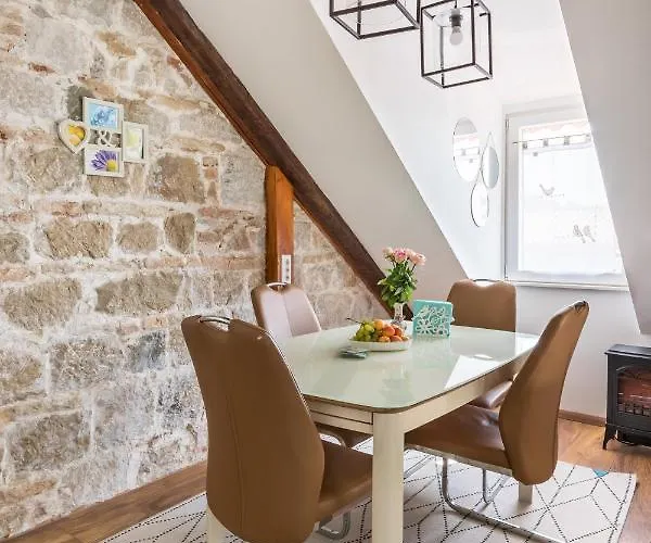 Lägenhet Petrova Attic *