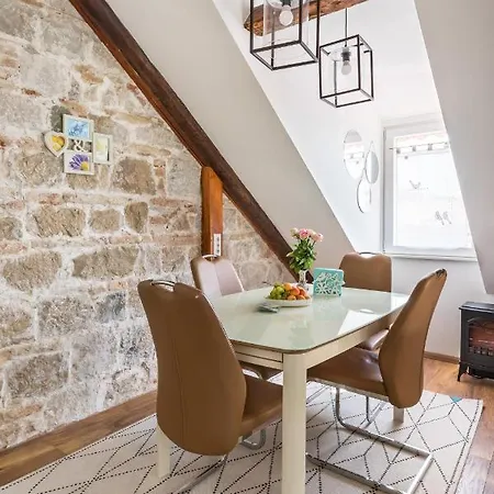 アパート Petrova Attic *