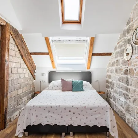 Petrova Attic * Split