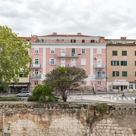 Apartamento Petrova Attic Split