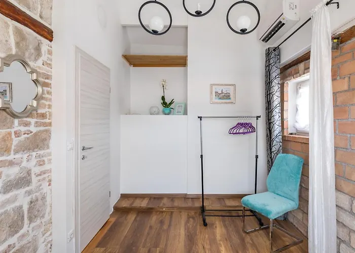 Petrova Attic ספליט