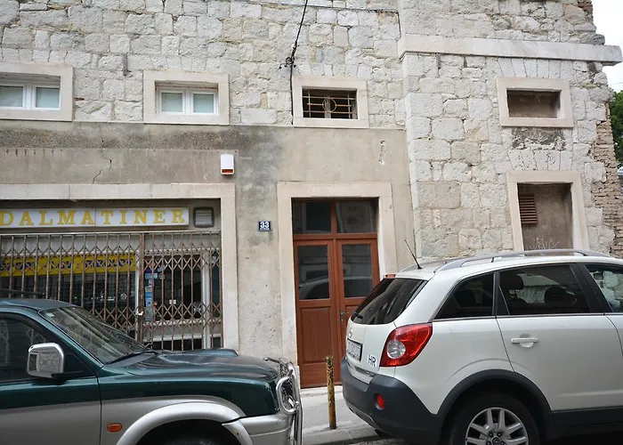 דירה Petrova Attic