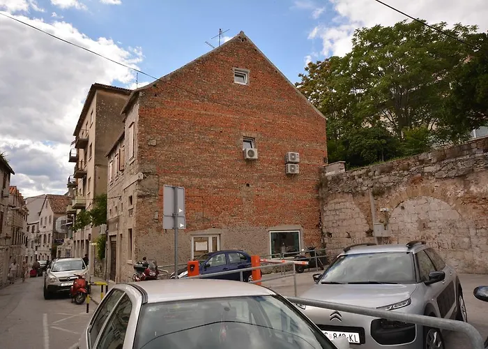 דירה Petrova Attic