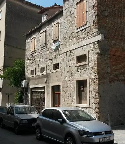 דירה Petrova Attic