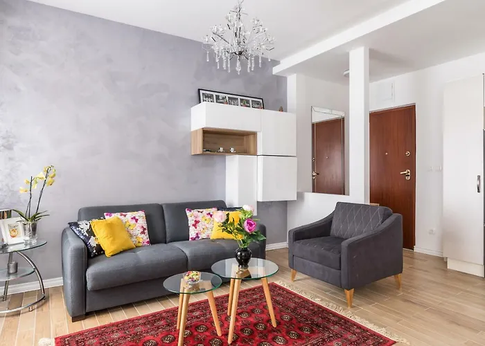 Petrova Attic דירה *