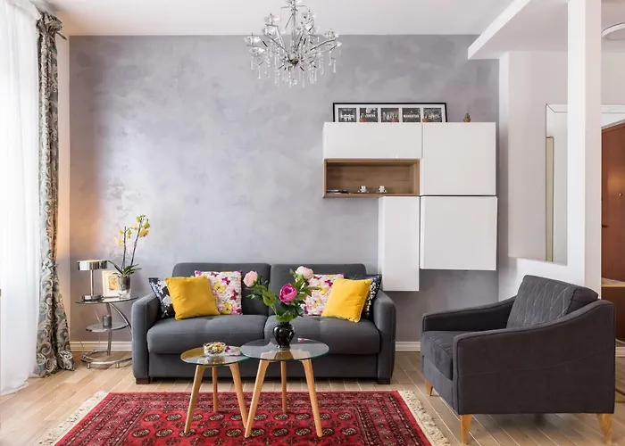 Petrova Attic דירה *